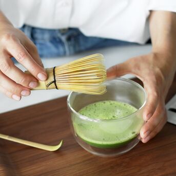 Stir a teaspoon of powder in 150 ml of boiling water