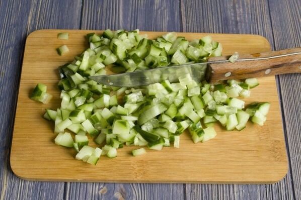 Cucumber is a low-calorie vegetable suitable for making smoothies. 